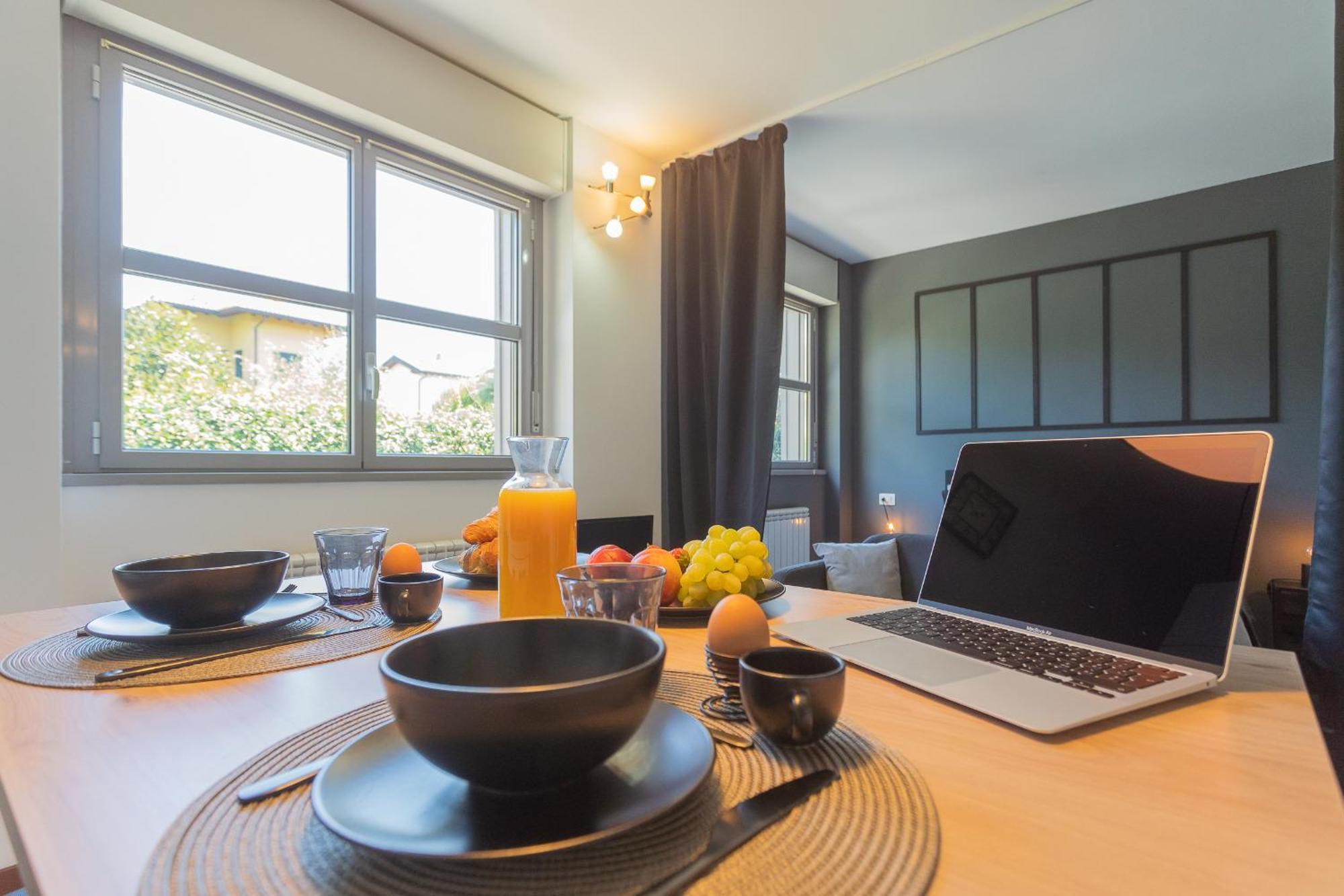 Black Loft Como By Rent All Como Zewnętrze zdjęcie